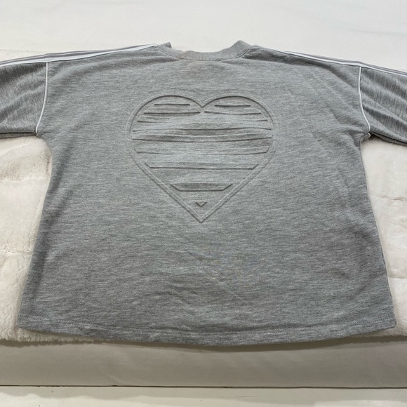 No Boundries Sweatshirt - with HEART DESIGN on Front - Picture 2 of 10